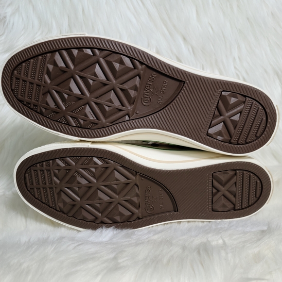 Converse Chuck Taylor All Star High Top Beige 7 Women / 5 Men NWOB - Picture 6 of 7